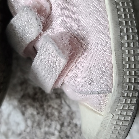 10 for $25 -Joe Fresh Toddler Girls Size 6 Pink Double Velcro Strap Running Shoe - Picture 10 of 13